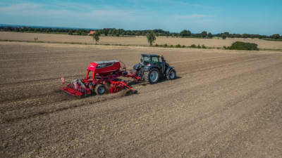 Kverneland u-drill, universal seed drill combination - seedbed preparation and levelling