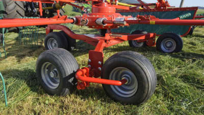 Double Rotor Rakes - Kverneland 9580 C - 9584 C - 9590 C Hydro, heavy duty rakes which performs in the toughest conditions