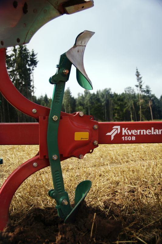 Kverneland 150 B, easy adjustments, low lift requirments