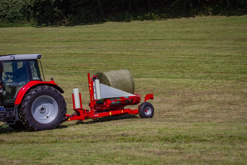 Round Bale Wrappers - Kverneland 7730, made for smaller tractors but still fully atuomatic