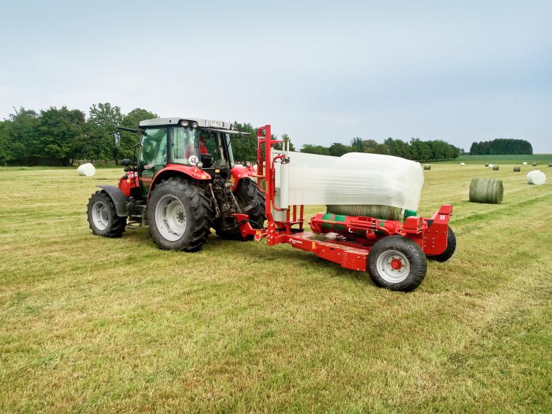 Round Bale Wrappers - Kverneland 7740, self-loading mechanism and folding bales up to 1200kg