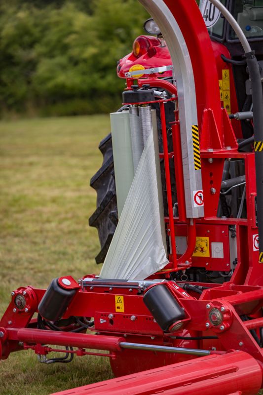 Round Bale Wrappers - Kverneland 7820, gently self-loading system and can wrap on the move so it operates effectively