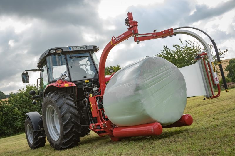 Round Bale Wrappers - Kverneland 7820, gently self-loading system and can wrap on the move so it operates effectively