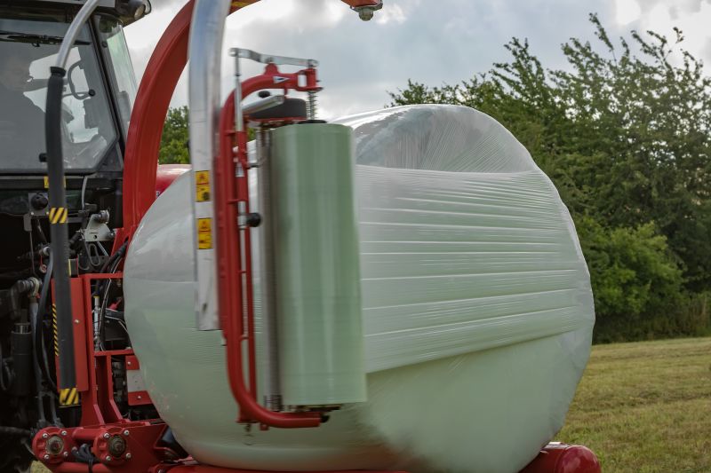 Round Bale Wrappers - Kverneland 7820, gently self-loading system and can wrap on the move so it operates effectively