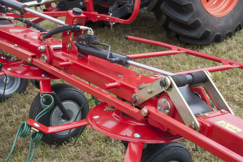 Kverneland 8460 - 8480, compact tedders for hay making