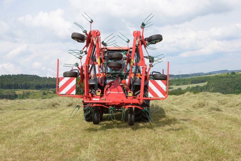 Kverneland 8460 - 8480, compact transported by tractor