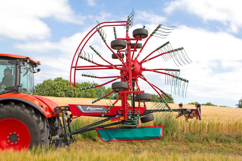 Double rotor rakes - Kverneland 9464M, compact and safe transportation