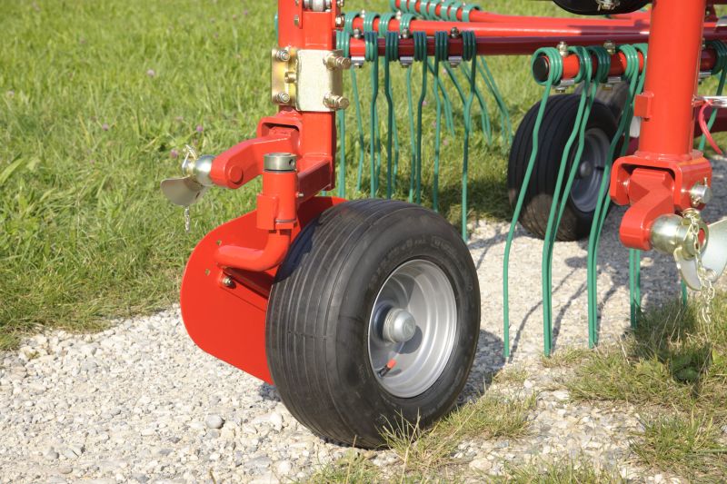 Single Rotor Rakes - Kverneland 9542 - 9546, high performance single rake designed to last for a long time