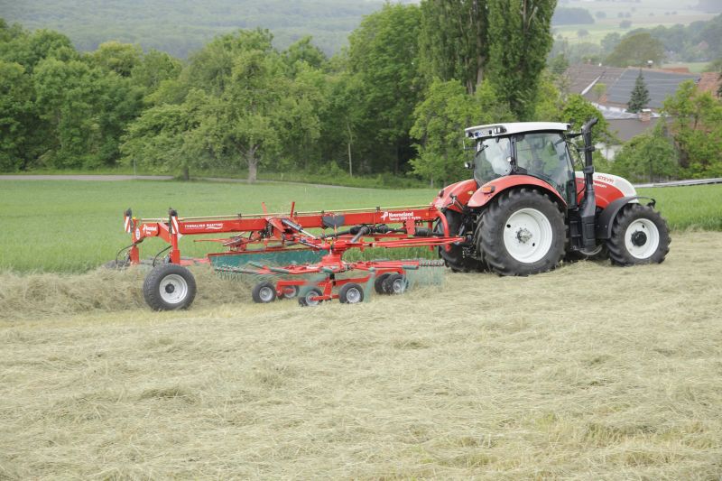 Double Rotor Rakes - Kverneland 9580 C - 9584 C - 9590 C Hydro, heavy duty rakes which performs in the toughest conditions