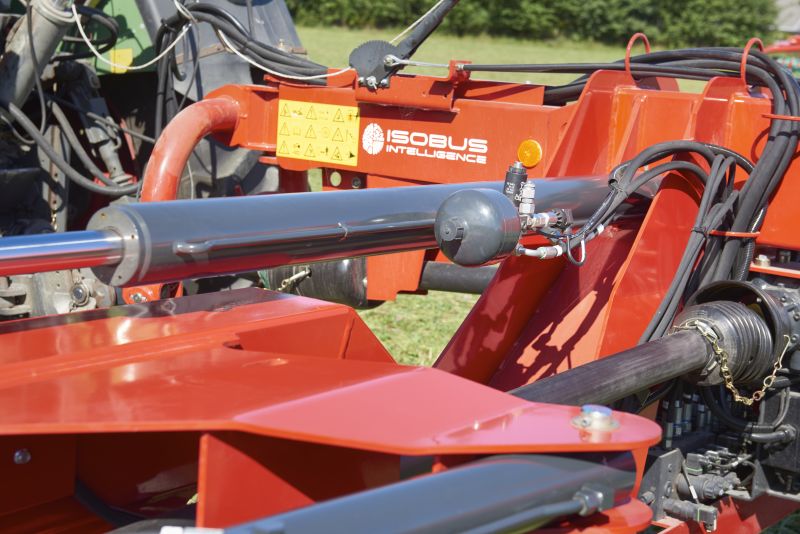 Four Rotor Rakes - Kverneland 97150 C, optimal ground pressure with high output and capacity