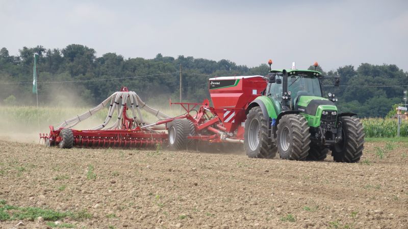 Kverneland DG2 High Capacity Pneumatic Seed Drill, superior depth control and high performance on field