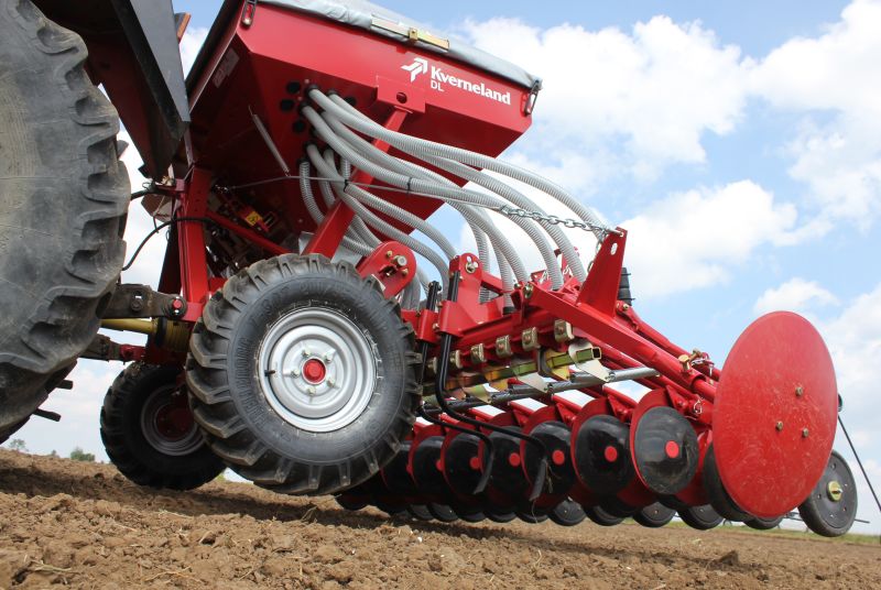 Kverneland DL, compact seed drill for small and medium sized farms