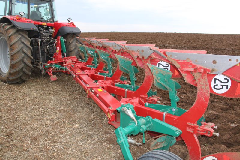 Reversible Mounted Ploughs - Kverneland ES-LS, unique steel treatment provides great life time and makes it easy in use during operation