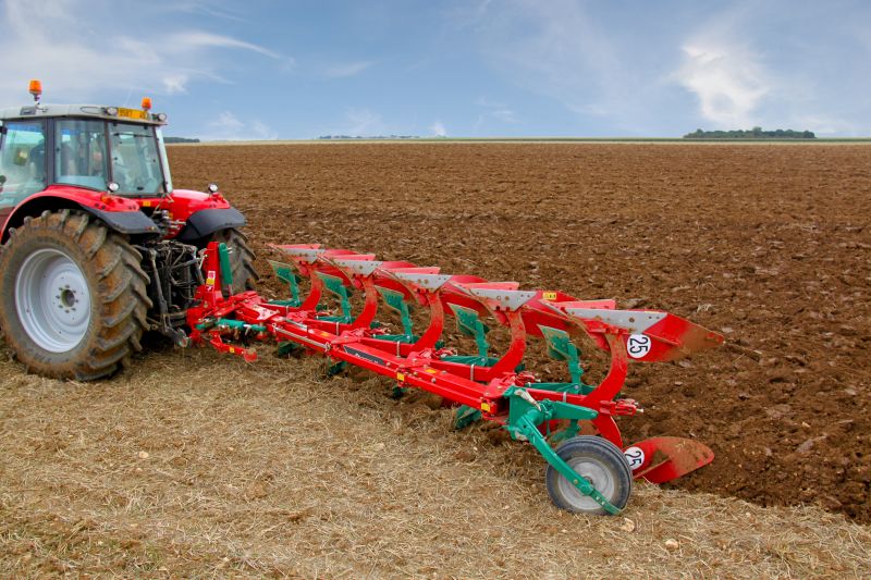 Reversible Mounted Ploughs - Kverneland ES-LS, unique steel treatment provides great life time and makes it easy in use during operation