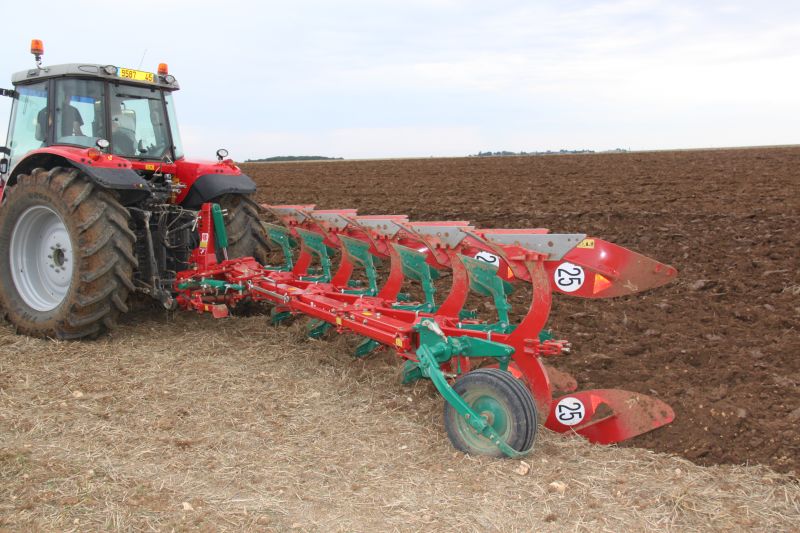 Reversible Mounted Ploughs - Kverneland ES-LS, unique steel treatment provides great life time and makes it easy in use during operation