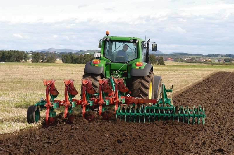 Reversible Mounted Ploughs - Kverneland ES-LS, unique steel treatment provides great life time and makes it easy in use during operation