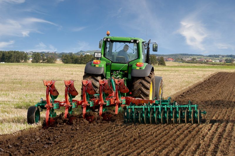 Reversible Mounted Ploughs - Kverneland ES-LS, unique steel treatment provides great life time and makes it easy in use during operation