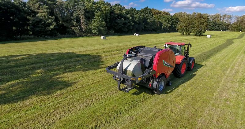 Fixed Chamber Baler-Wrapper combinations - FastBale Kverneland, operating super efficiently and non stop on field