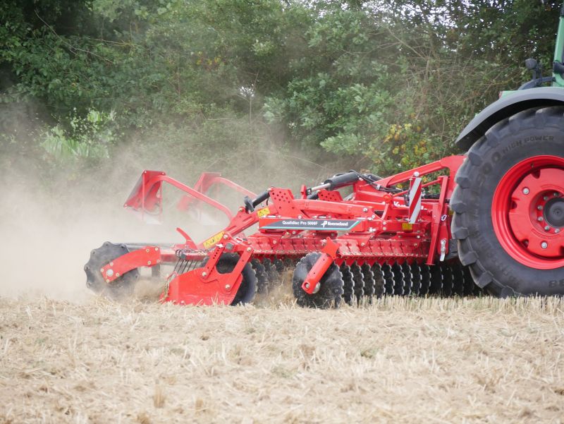 Kverneland Qualidisc Pro operating with cutting quality and good penetration