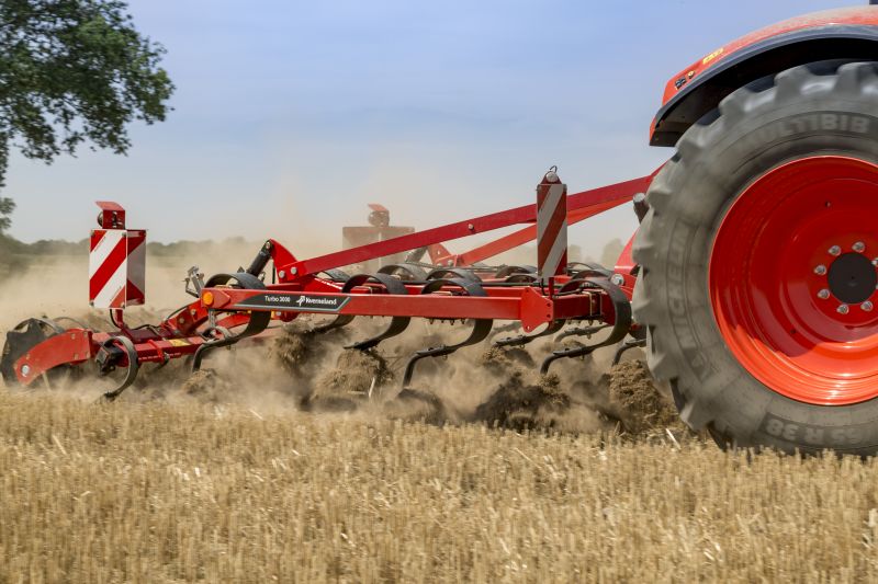 Stubble Cultivators - Kverneland Turbo powerful and efficient in use during operation