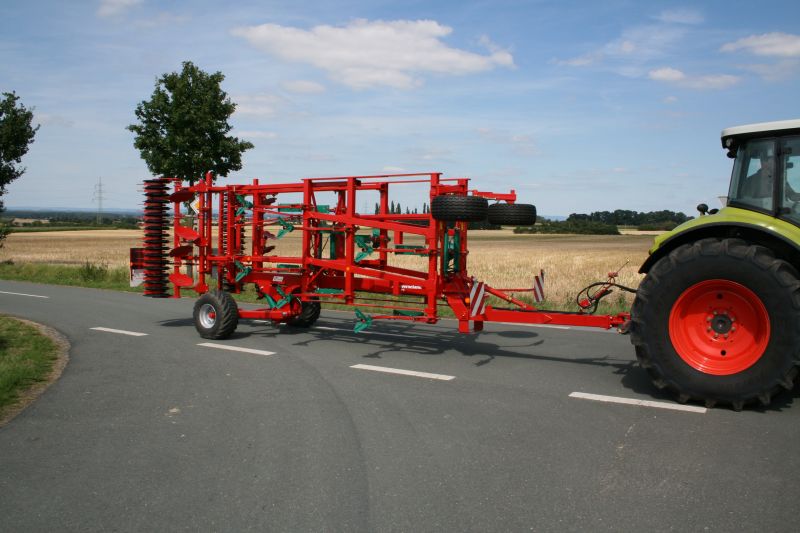 Stubble Cultivators - Kverneland CTC Cultivator compact, folded and safe while being transported effectively
