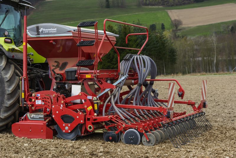 Kverneland e-drill maxi pluss, combined grain and fertilizer model