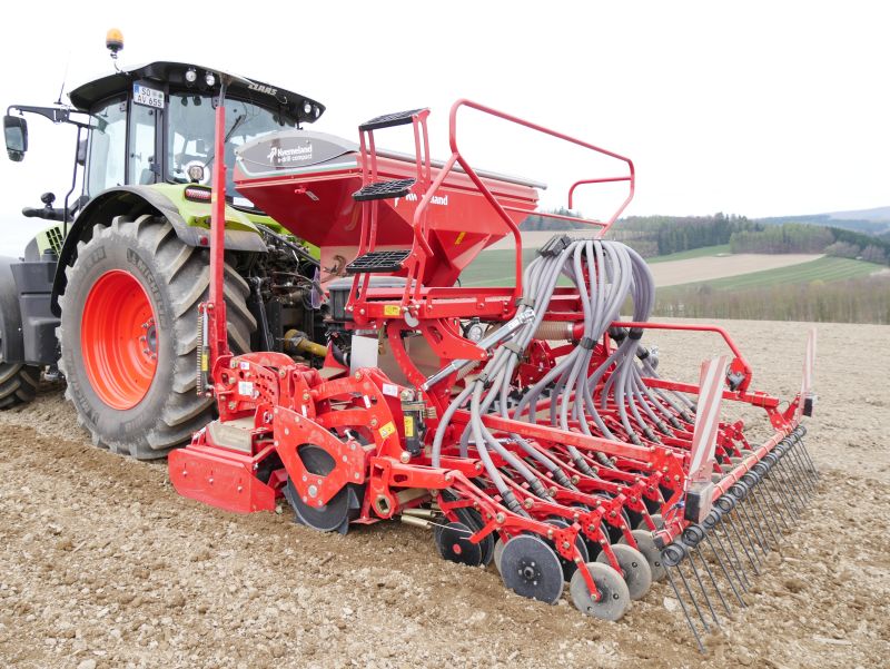 Kverneland e-drill maxi pluss, combined grain and fertilizer model