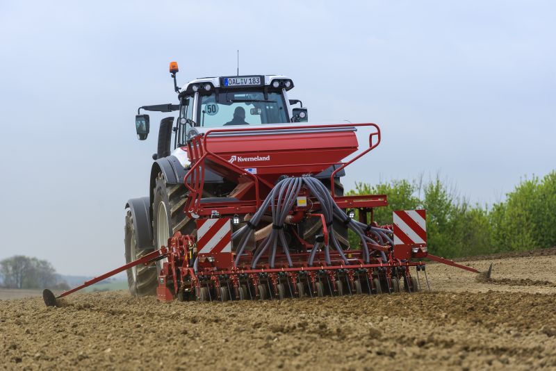 Kverneland e-drill maxi pluss, combined grain and fertilizer model