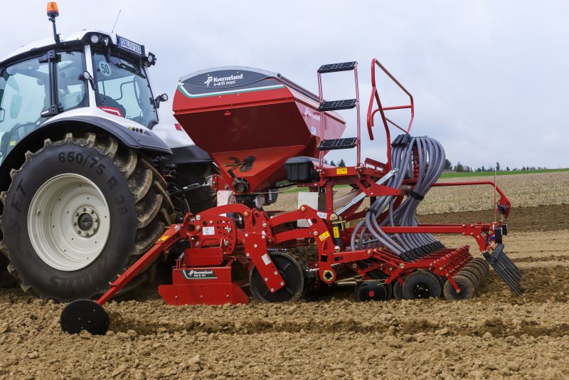 Kverneland e-drill maxi pluss, combined grain and fertilizer model