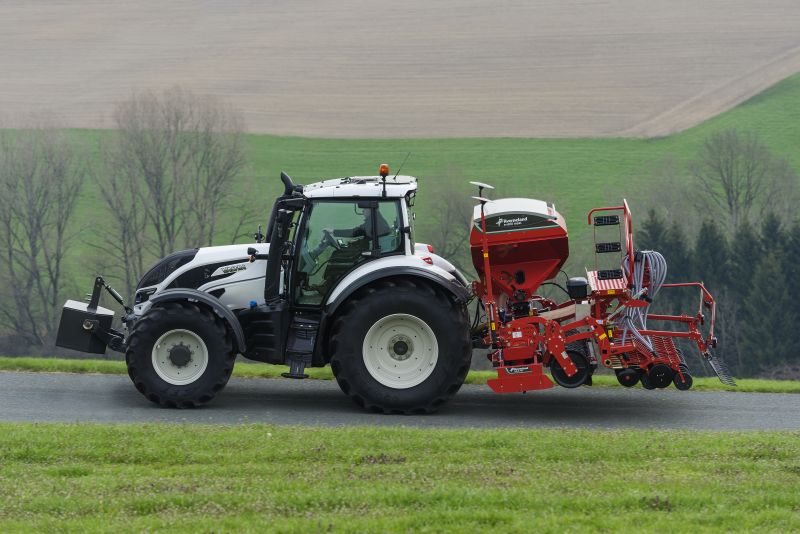 Kverneland e-drill maxi pluss, combined grain and fertilizer model