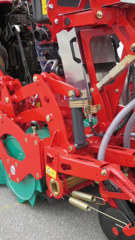 Kverneland e-drill maxi pluss, combined grain and fertilizer model