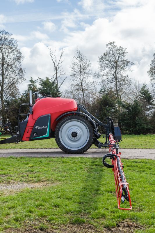 Kverneland iXtrack T3, compact sprayer, stable and precise with intelligent technology