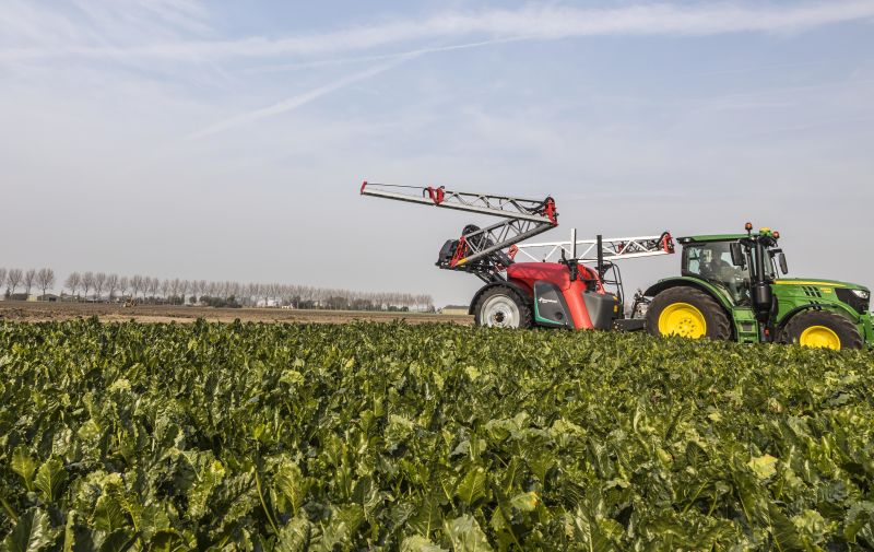 Kverneland iXtrack T3, compact sprayer, stable and precise with intelligent technology