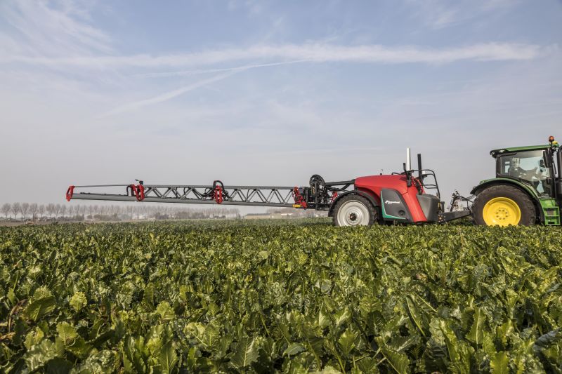 Kverneland iXtrack T3, compact sprayer, stable and precise with intelligent technology