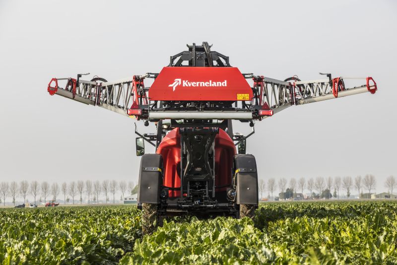 Kverneland iXtrack T3, compact sprayer, stable and precise with intelligent technology