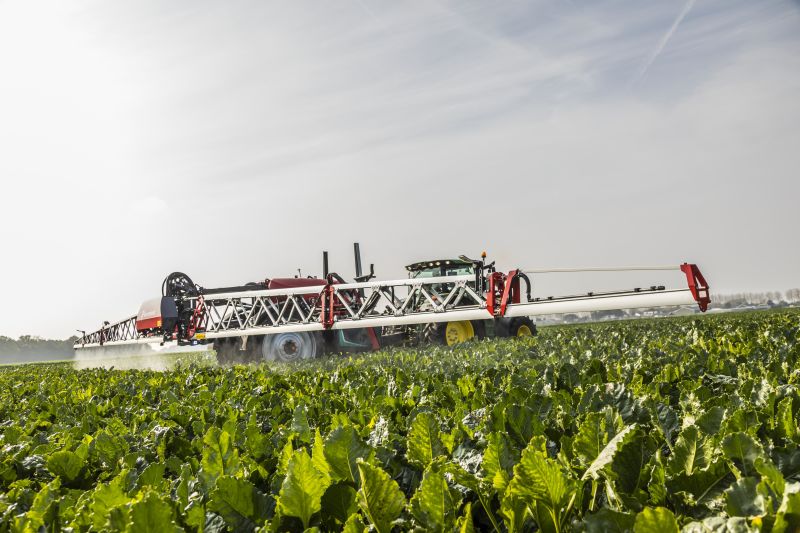 Kverneland iXtrack T3, compact sprayer, stable and precise with intelligent technology