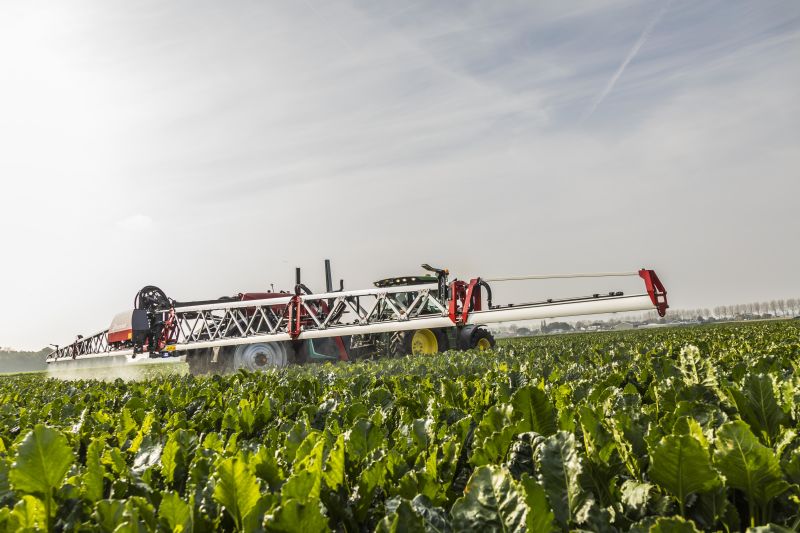 Kverneland iXtrack T3, compact sprayer, stable and precise with intelligent technology