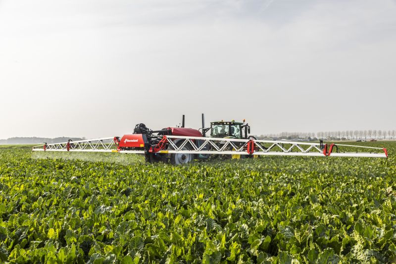 Kverneland iXtrack T3, compact sprayer, stable and precise with intelligent technology