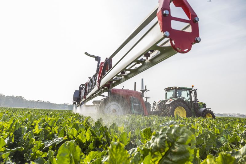 Kverneland iXtrack T3, compact sprayer, stable and precise with intelligent technology