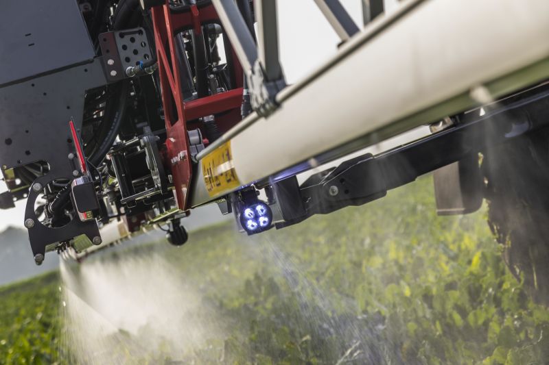 Kverneland iXtrack T3, compact sprayer, stable and precise with intelligent technology