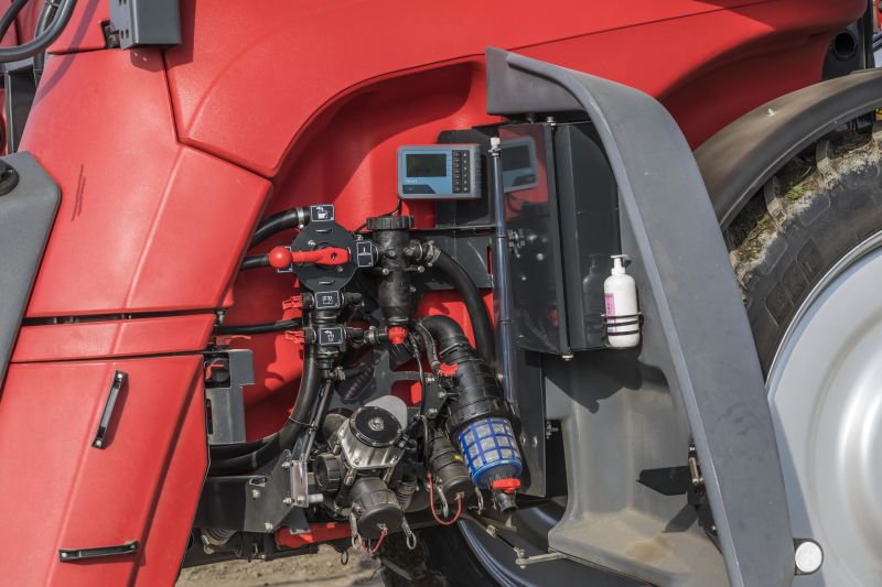 Kverneland iXtrack T3, compact sprayer, stable and precise with intelligent technology