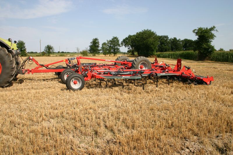 Stubble Cultivators - Kverneland Turbo powerful and efficient in use during operation