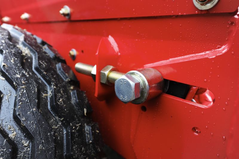 Bale Choppers - Feeders, Kverneland 853, high blowing performance during operation, also a strong package of new features