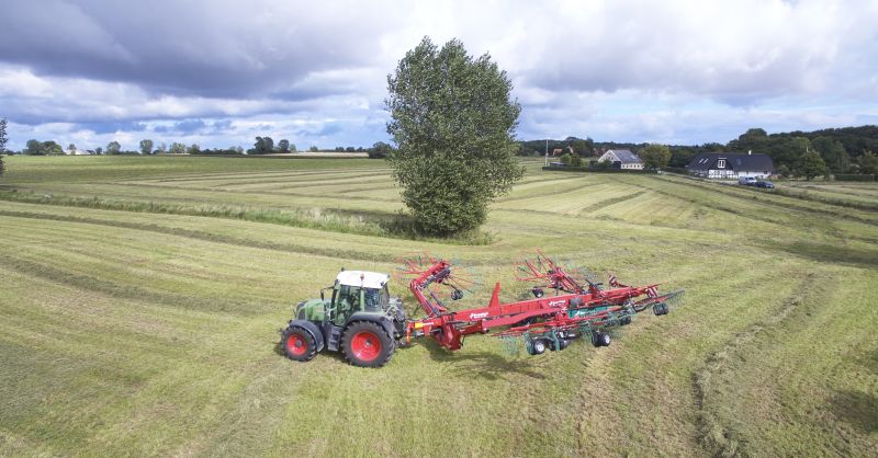 Four Rotor Rakes - Kverneland 97150 C, optimal ground pressure with high output and capacity