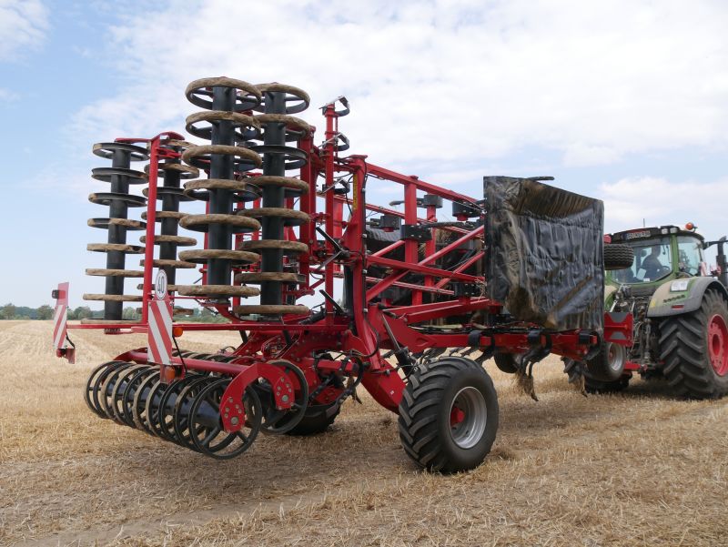 Kverneland Turbo i-Tiller compact while transported