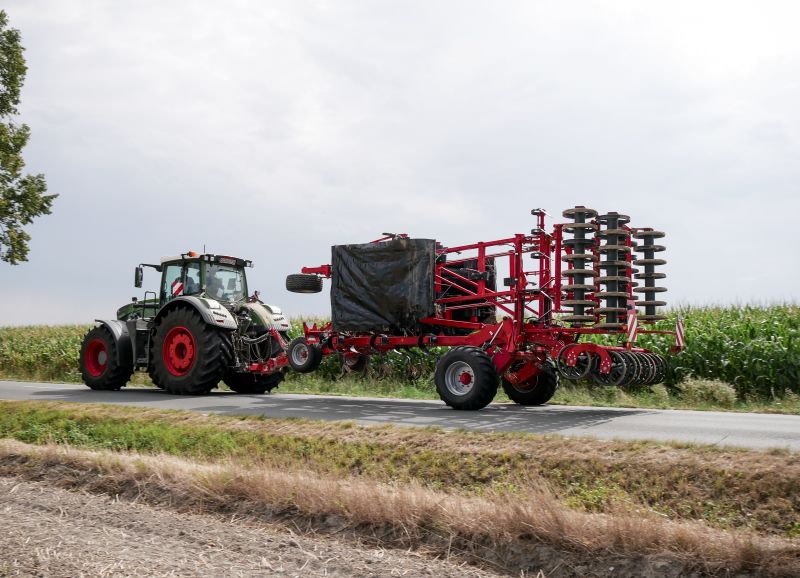 Kverneland Turbo i-Tiller compact while transported