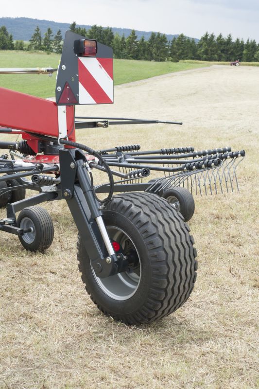 Double Rotor Rakes - VICON ANDEX 804-844-904 HYDRO-904 PRO, high performance also under though conditions cause by a strong carrier frame