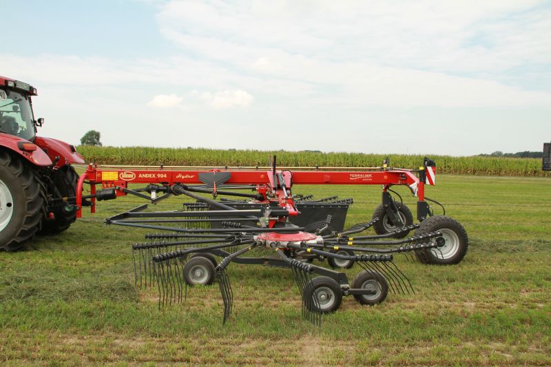 Double Rotor Rakes - VICON ANDEX 804-844-904 HYDRO-904 PRO, high performance also under though conditions cause by a strong carrier frame