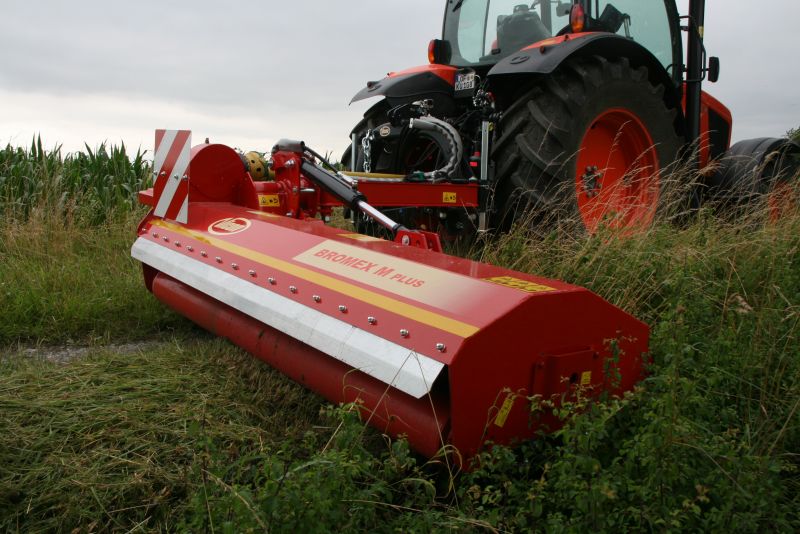 Choppers - VICON BROMEX M PLUS, suitable for road maintenance, clearing out field edges, ditches and hedges. High performance with front and rear choppers