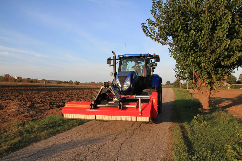 Choppers - VICON BROMEX PF, versatile machinel for clearing out field edges – versatile use also for road maintenance